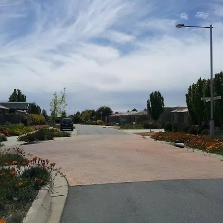 Entire 2Br Sunny House @Franklin, Canberra Exterior photo