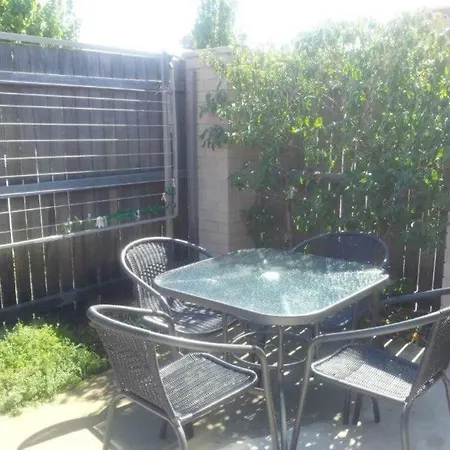 Entire 2Br Sunny House @Franklin, Canberra Exterior photo