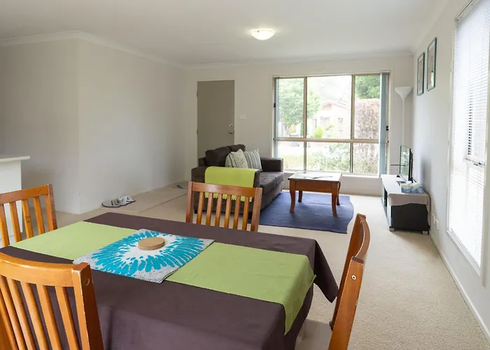Entire 2Br Sunny House @Franklin, Canberra